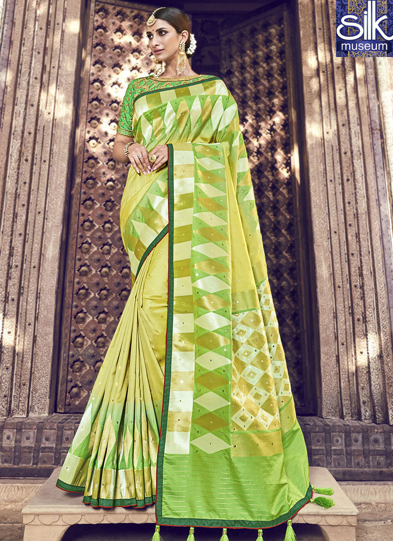 13974 Lovely Green Color Banarasi Silk Fabric Traditional Wear Saree