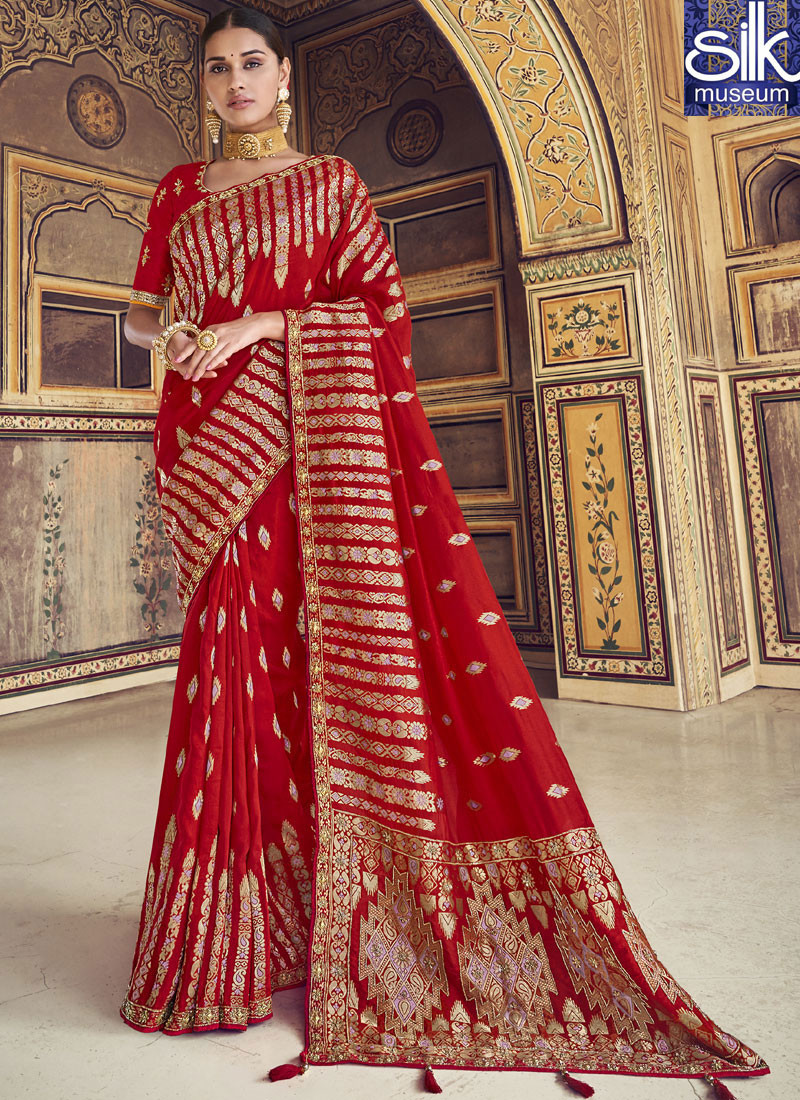 14118 Eye Catchy Hot Red Color Silk Fabric Designer Wedding Wear Saree