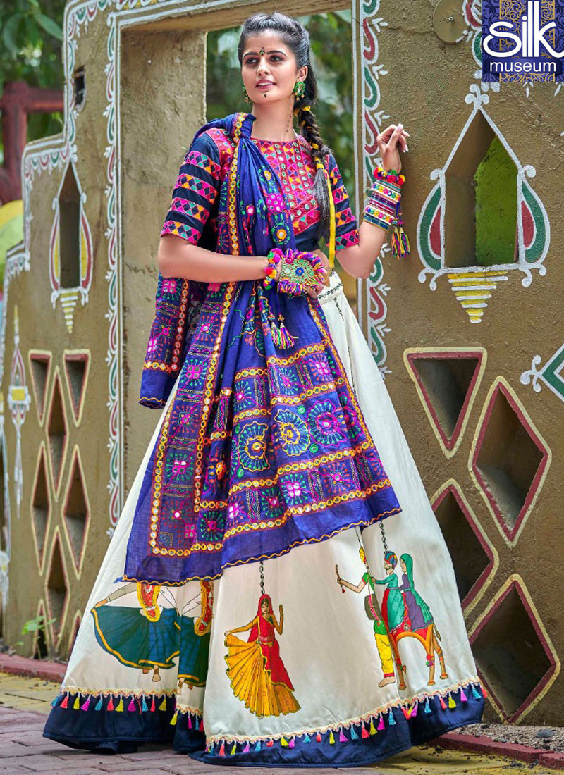 KAKU FANCY DRESSES Indian State Gujrati Dance Costume for Kids Embroidered  Lehenga Costume For Navratri / Garba Dance Costume - Blue, 3-4 Years, For  Girls Kids Costume Wear Price in India -